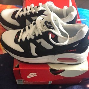 New Nike Air Max Command Flex